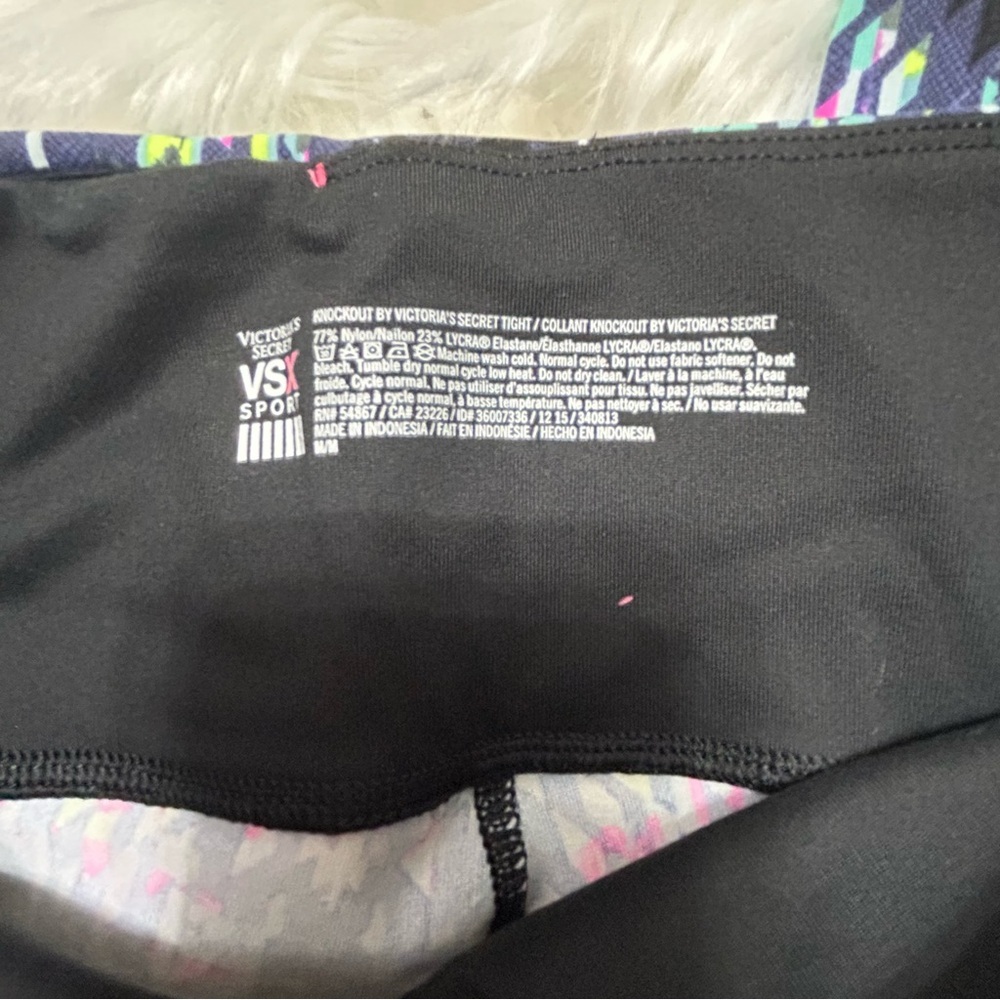 Victoria's Secret Black and Blue Geometric Leggings A3 - Picture 4 of 4